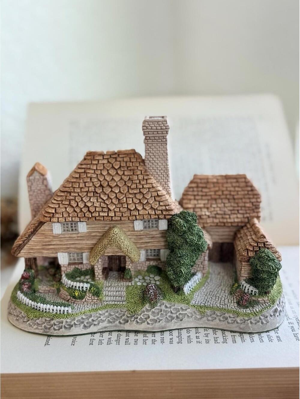 Vintage David Winter “Kent Cottage” — 1985